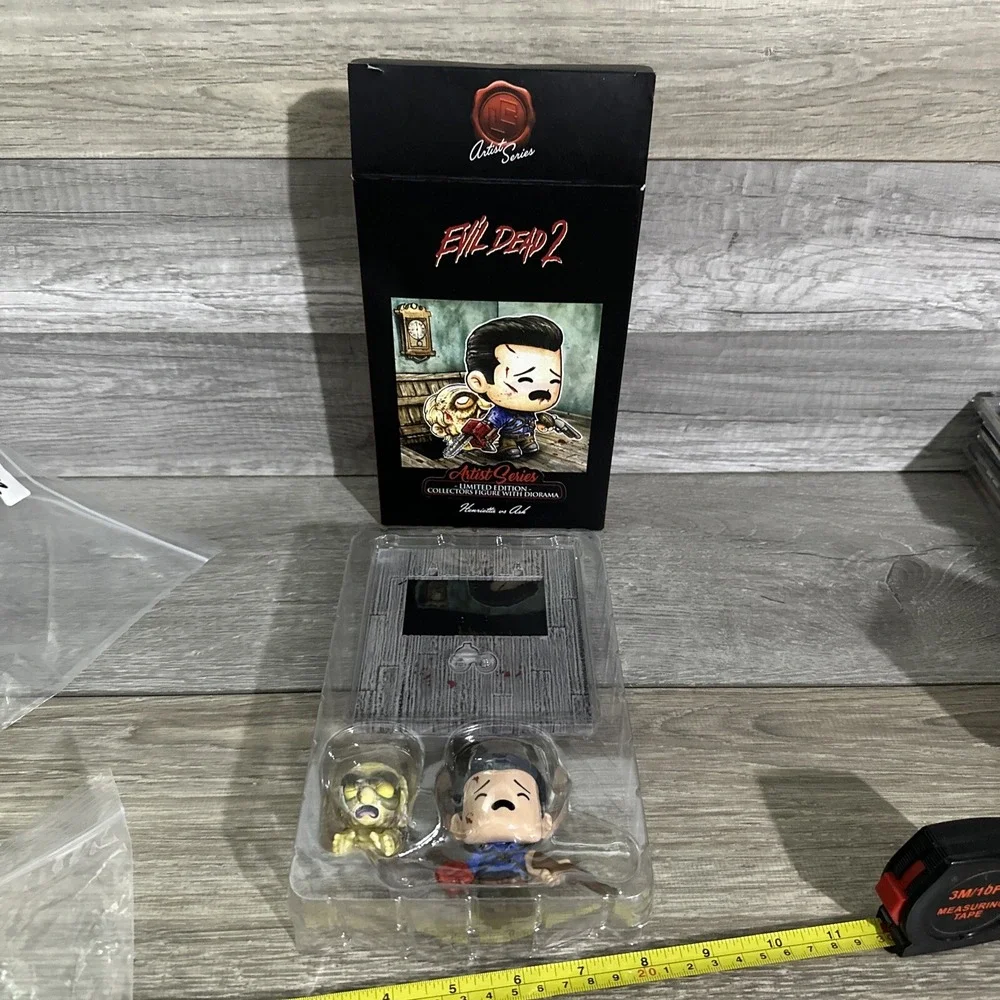 Evil Dead 2 Artist Series Ash vs Henrietta Limited‎ Edition Loot Crate Figure